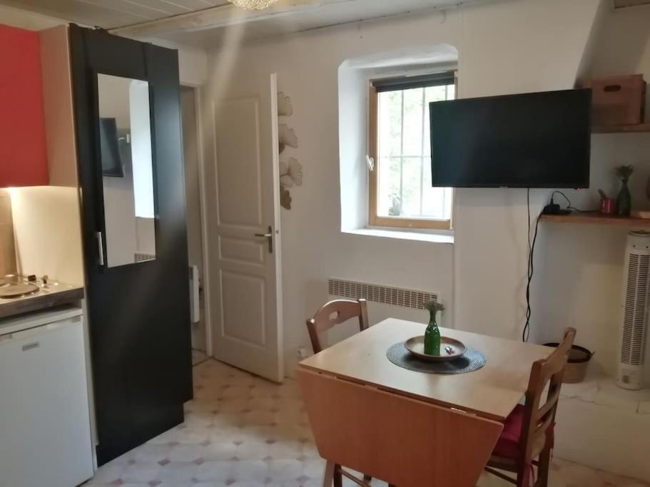 شقة Petit Studio Au Coeur D'Uzès المظهر الخارجي الصورة